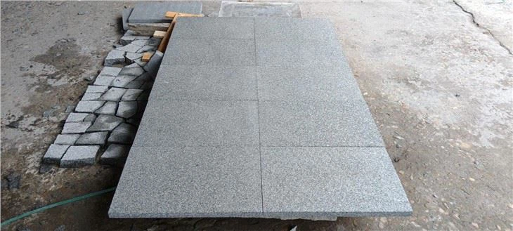 G654 Madum Flamed Granit Griż Skur