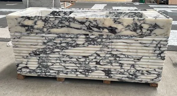 Kabinett tal-irħam tal-viola calacatta