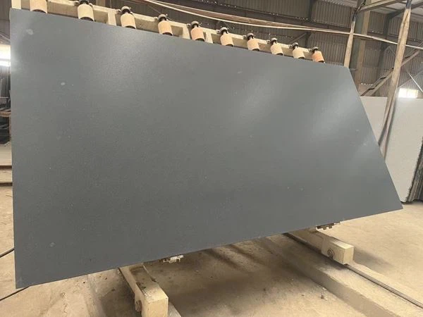 Ċangaturi tal-granit bil-ġilda